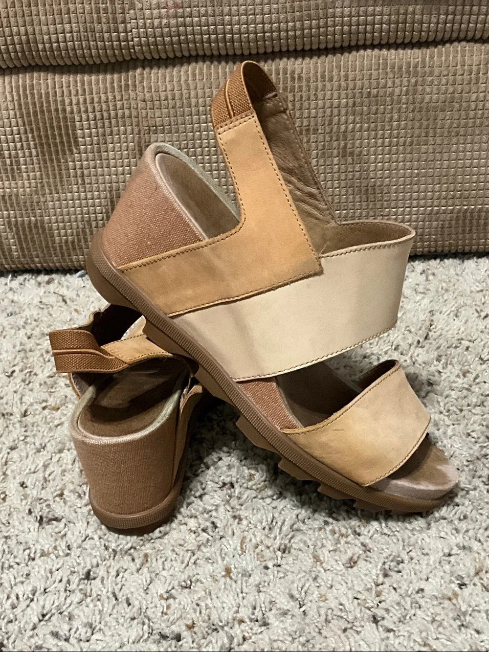 Sorel Two-Tone Tan and Cream Wedge Sandals Women’s size 10